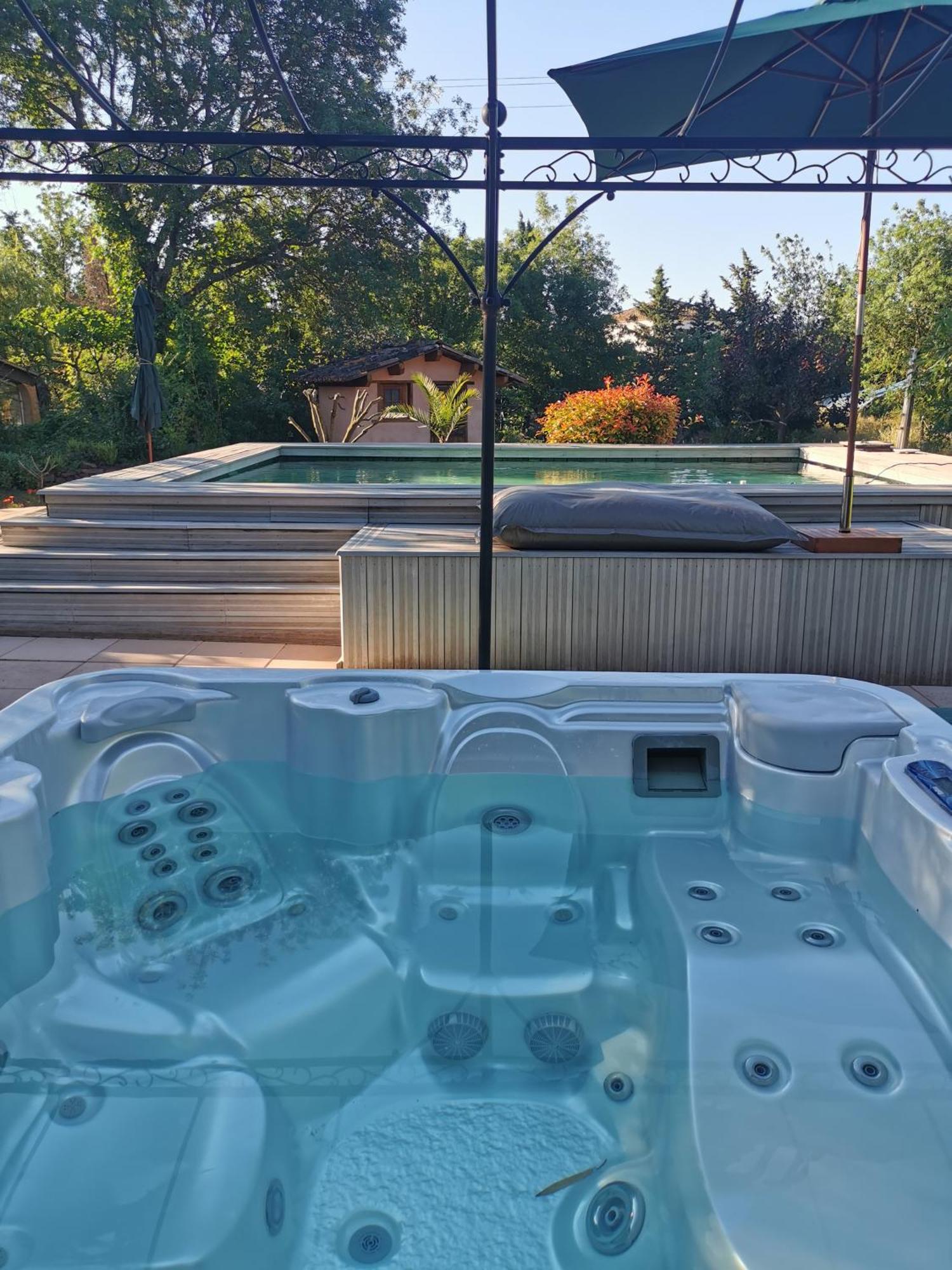 Studio De Charme En Provence, Piscine Et Jacuzzi Partages Le Luc Eksteriør bilde